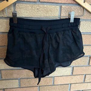Lululemon Hottie Hot Short’s Low Rise 2.5” Black Camo Size 4